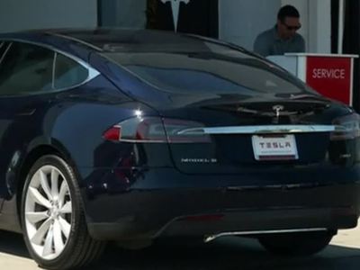   Tesla S   ,    