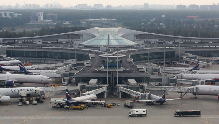 В аэропорту Шереметьево восемь человек пострадали во время эвакуации из самолета