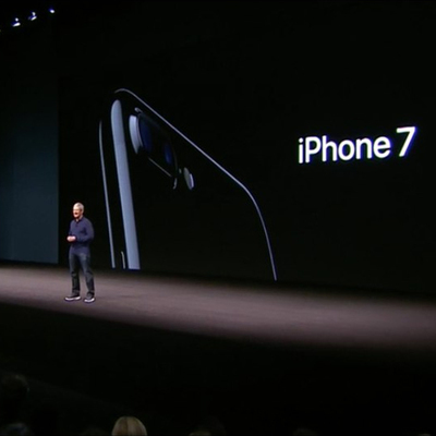 Седьмой iPhone взорвался и сгорел в коробке во время доставки Седьмой iPhone взорвался и сгорел в коробке во время доставки
