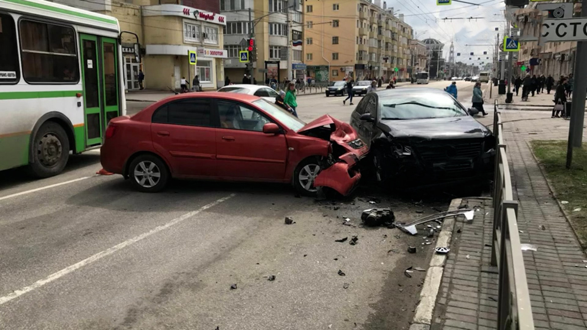 Авария в Тамбове на перекрёстке