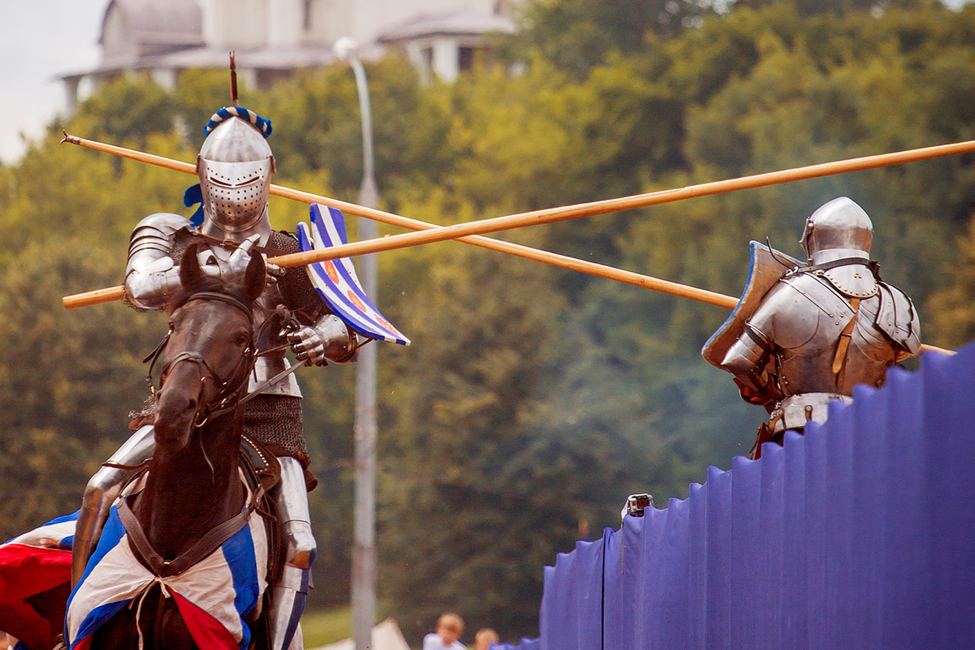 Рыцарский турнир на конях с копьями