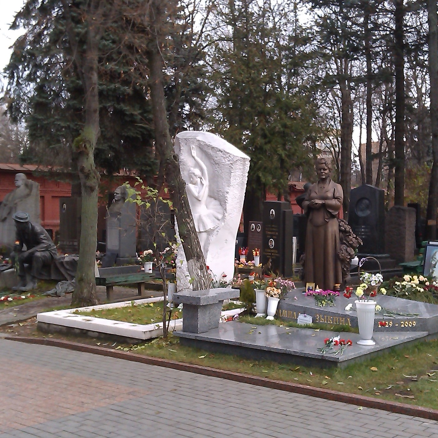 Новодевичье кладбище Марк Захаров