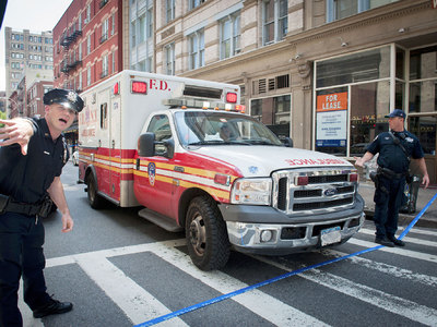 Автобус влетел в пожарную машину в Нью-Йорке: 17 раненых