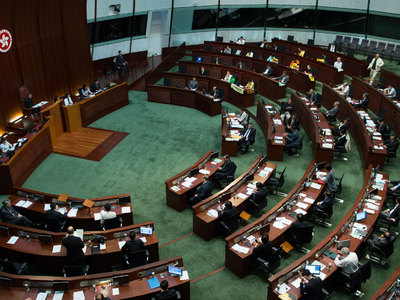 Первое заседание гонконгского парламента вылилось в обструкцию