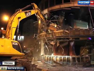 После сноса построек на Новослободской обрушился переход