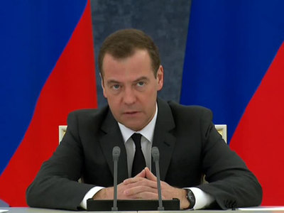 Медведев предложил учителям зарабатывать деньги в бизнесе