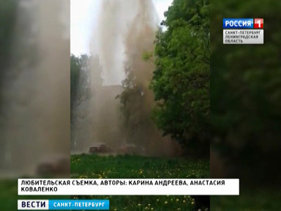 Прорыв трубы в Петербурге обернулся фонтаном кипятка высотой с пятиэтажный дом
