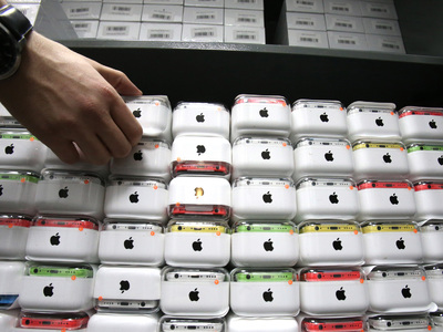 Хакеры предлагают пользователям больше денег, чем Apple