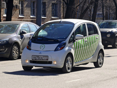 Правительство РФ попросили отменить пошлины на электромобили