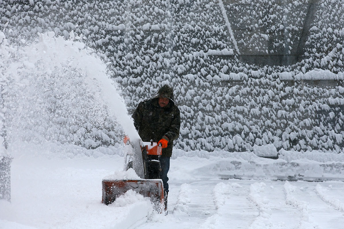 Что делают сильные снегопады. Снег в термопакете. Снег в притворе. Оплуживание снега это. Где уже пошел снег в центральной России.