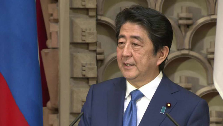 Синдзо Абэ прилетел в Москву на переговоры по мирному договору