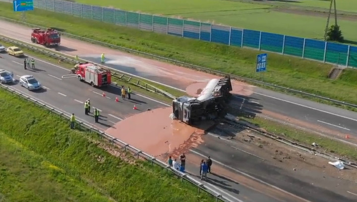Автомобильное шоссе в Польше было затоплено жидким шоколадом