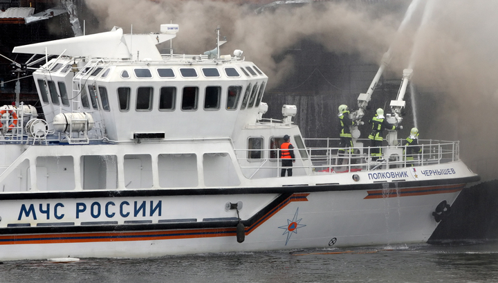 В Кронштадте задымилось военное судно "Ромуальд Муклевич"