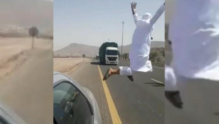 Молодого саудита арестовали за опасный трюк перед фурой