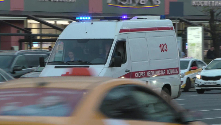 Число пострадавших при наезде микроавтобуса на парапет перехода в Москве выросло до шести