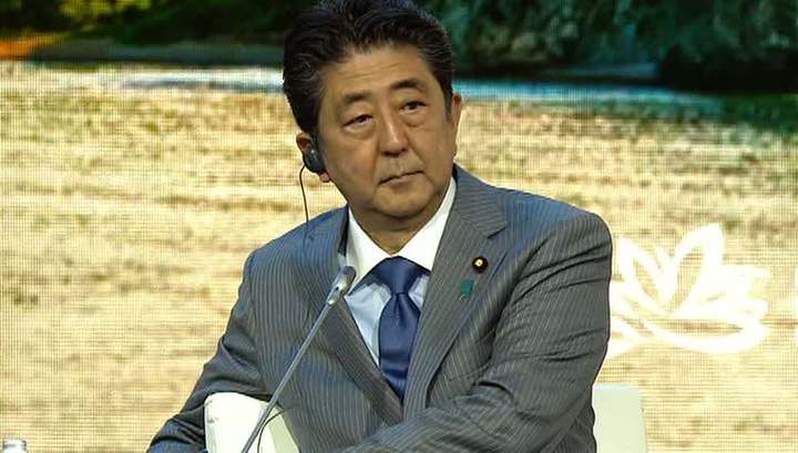 Абэ остался лидером правящей партии и премьером Японии