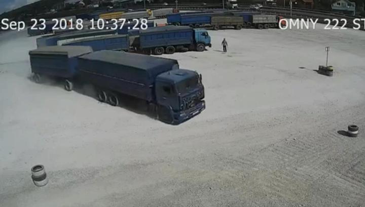 Неуправляемый зерновоз рухнул в овраг под Новороссийском