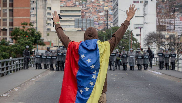 Число пострадавших в Каракасе растет