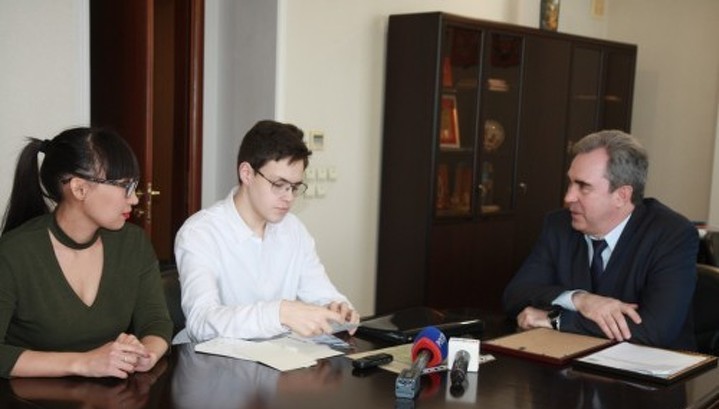 Школьник из Орска пополнил свою коллекцию автографом президента России