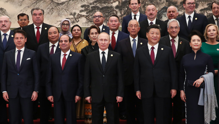 Лидер КНР призвал участников форума в Пекине бороться с протекционизмом