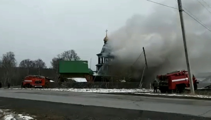 Шестеро детей надышались дымом при пожаре в храме в Челябинской области