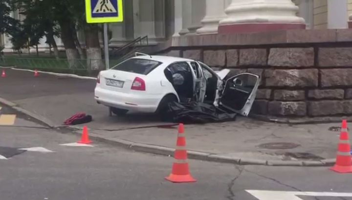 В здание Театра Российской армии врезался автомобиль