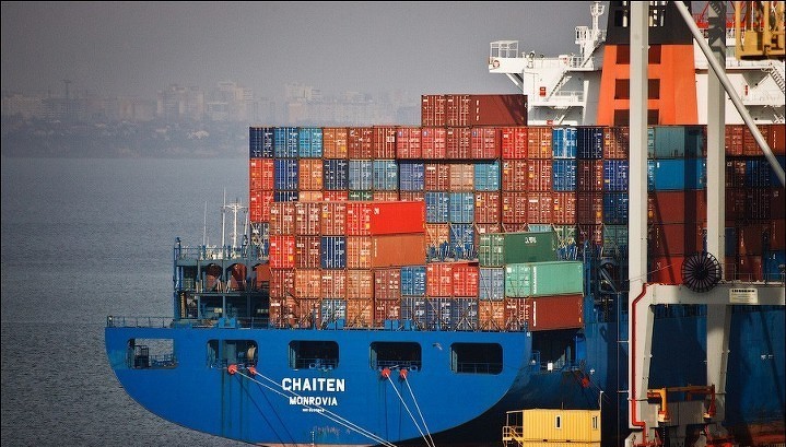 Профицит внешней торговли, по оценке ЦБ, сократился на 22%