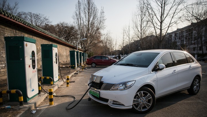 Продажи автомобилей на новой энергии в Китае упали впервые за два года