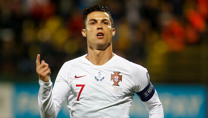 Четыра гола Роналду помогли Португалии разгромить Литву на выезде