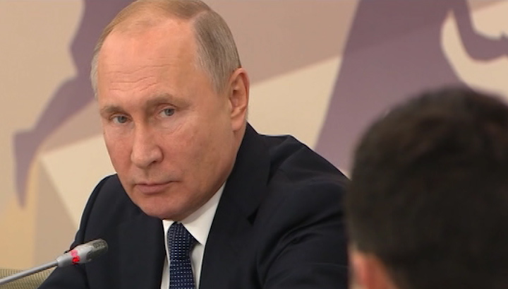 Путин поддержал инициативу главы региона строить в селах модульные спортзалы
