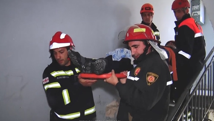 В Тбилиси жилой дом разворотило взрывом бытового газа