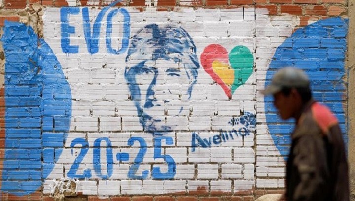 Эво Моралес лидирует на выборах в Боливии