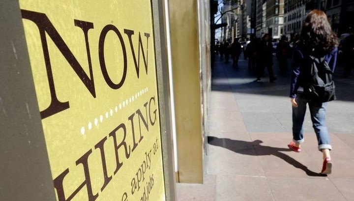 Число рабочих мест в частном секторе США в октябре выросло на 125 тысяч