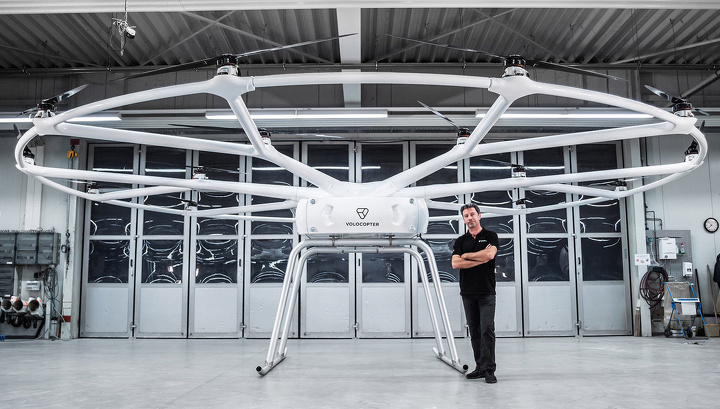 Грузовой дрон-гигант поднимает до 200 килограммов