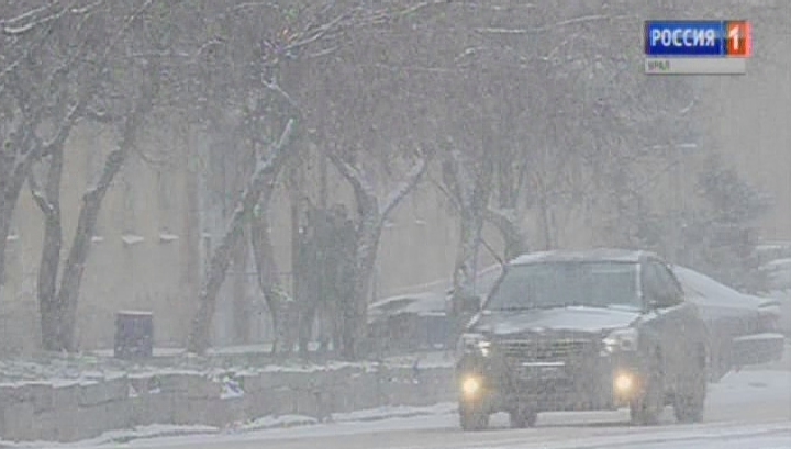 Службы Екатеринбурга разбираются с последствиями снегопада