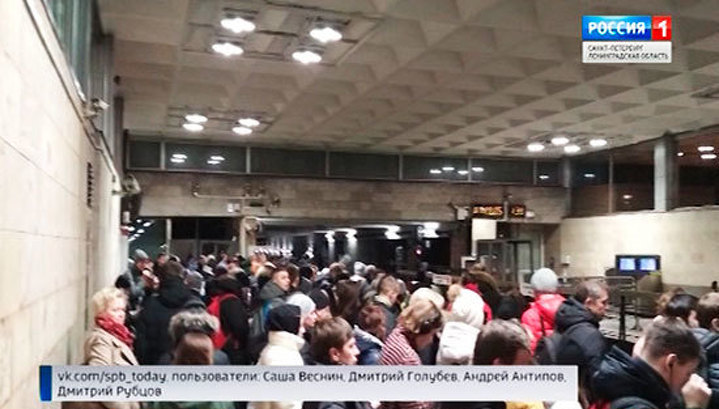 Причиной утреннего коллапса в петербургском метро стал неработающий светофор