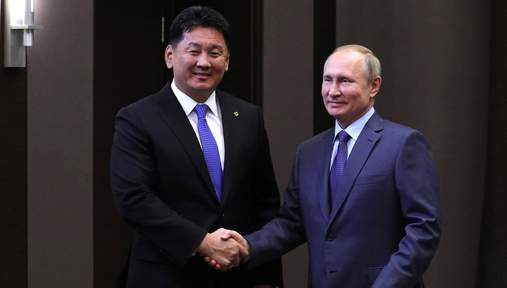 Путин провел встречу с премьер-министром Монголии в Сочи