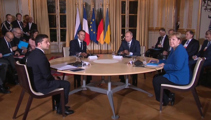 Путин, Меркель, Макрон и Зеленский сели за стол переговоров