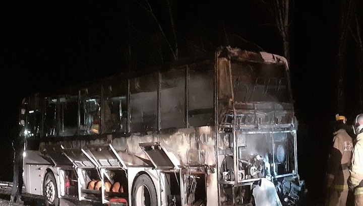 Водитель оперативно вывел пассажиров из загоревшегося на трассе М-5 автобуса