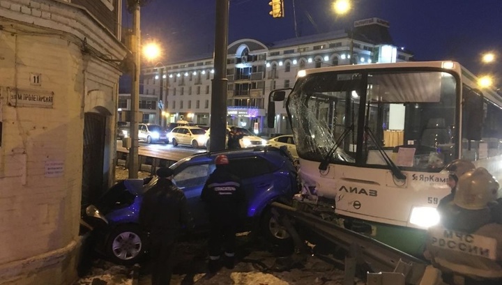 Погибший и 24 пострадавших: появилось новое видео аварии с автобусами в Ярославле
