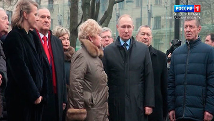 Путин возложил цветы к памятнику Анатолия Собчака на Большом проспекте