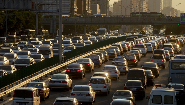 Продажи пассажирских автомобилей в Китае рухнули в феврале из-за вспышки вируса