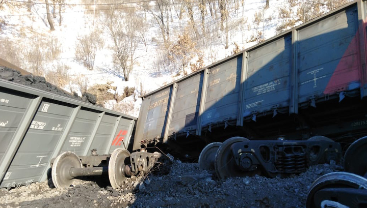 18 вагонов с углем сошли на участке Архара - Известковая