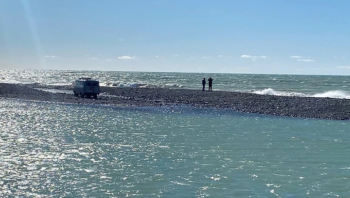 Сочи: найдено тело одного из унесенных в море подростков