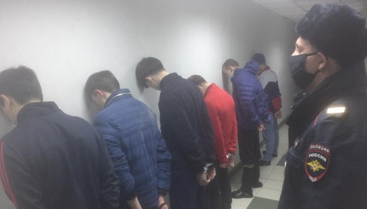 Иркутские полицейские оперативно задержали мужчин, сбежавших из психбольницы. Видео