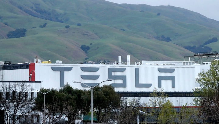 Илон Маск хочет открыть завод Tesla вопреки запрету властей
