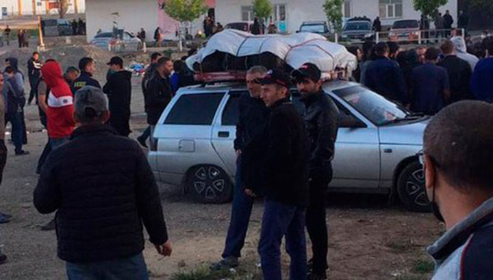 Азербайджанцы, застрявшие из-за коронавируса в Дагестане, начали пересекать границу
