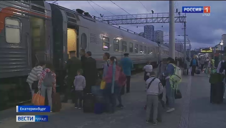 На поезде в Крым: жители Екатеринбурга отправились к морю