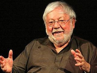 Умер итальянский актер, писатель и режиссер Паоло Вилладжо