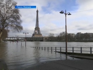 В понедельник в Париже был зарегистрирован пик наводнения